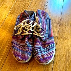 Tom’s Shoes Sz 9